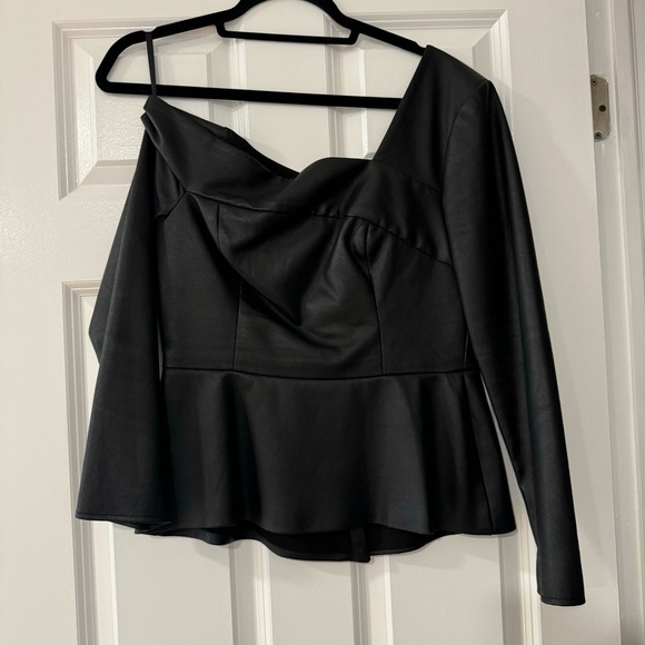 BCBG TOP - Picture 3 of 3